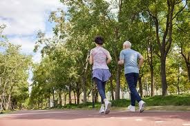 若昂·坎塞洛渴望重返巴塞罗那，但俱乐部面临经济难题。他目前净年薪高达1500万欧元，若回归必须大幅降薪。